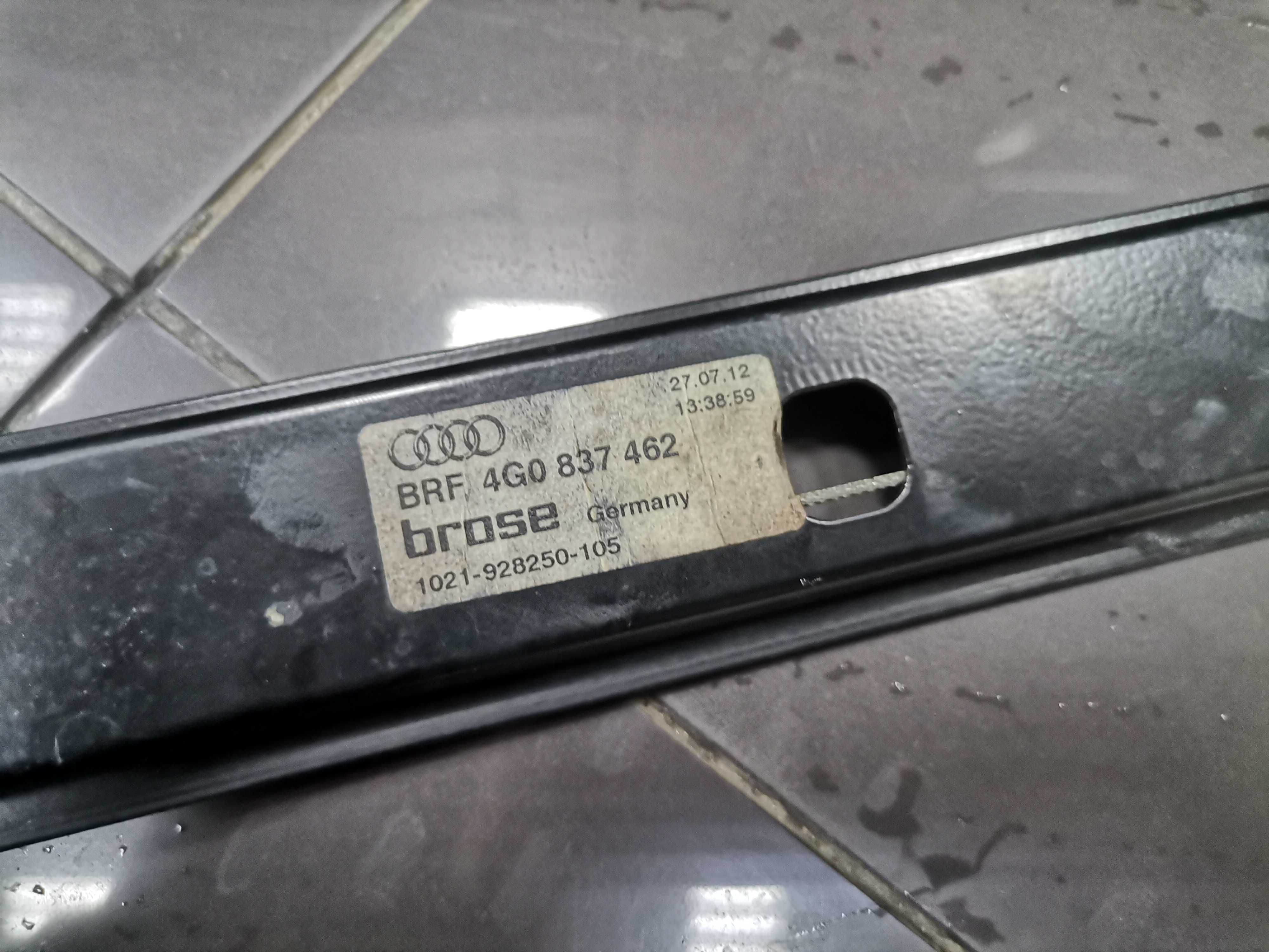 Оригинален Преден Десен Стъклоповдигач Audi A6 C7 2011/2018 4G0837462