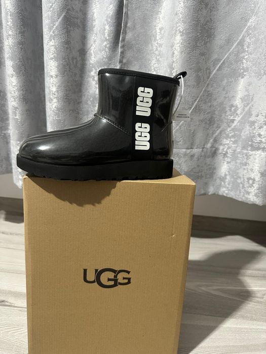 Vand UGG de ploaie
