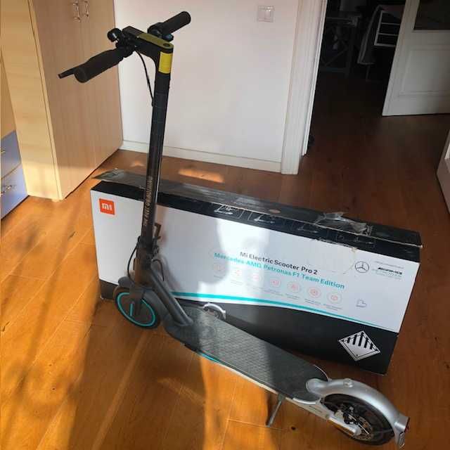 Vand trotineta electrica Mi Electric Petronas in stare noua nefolosita