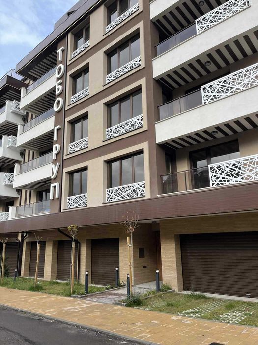 Отдава се под наем 2 броя паркоместа