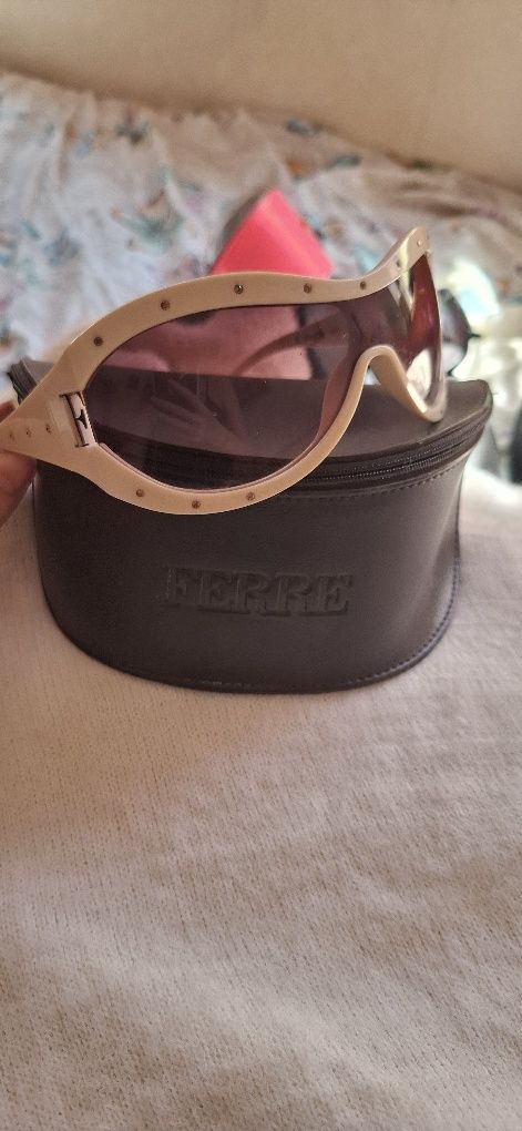 Разпродажба на дамски слънчеви очила! GUESS, D&G, FERRE, GUCCI