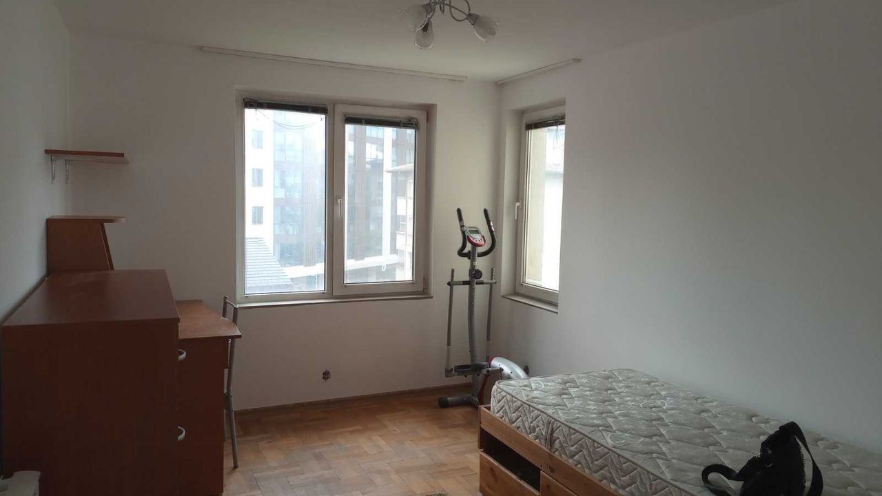 Дава се под наем Тристаен апартамент в Варна, Цветен квартал - 83 кв.м за 561 € - Снимка #7