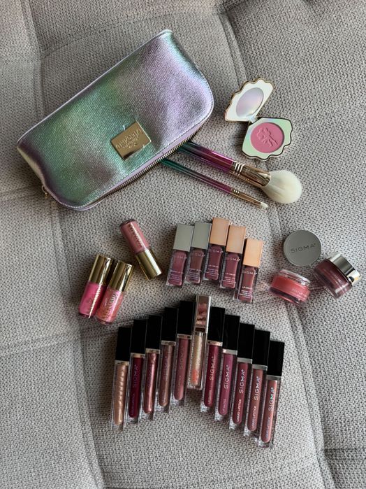 НОВО Лот от 25 продукта на Sigma beauty гланцове, четки, червила