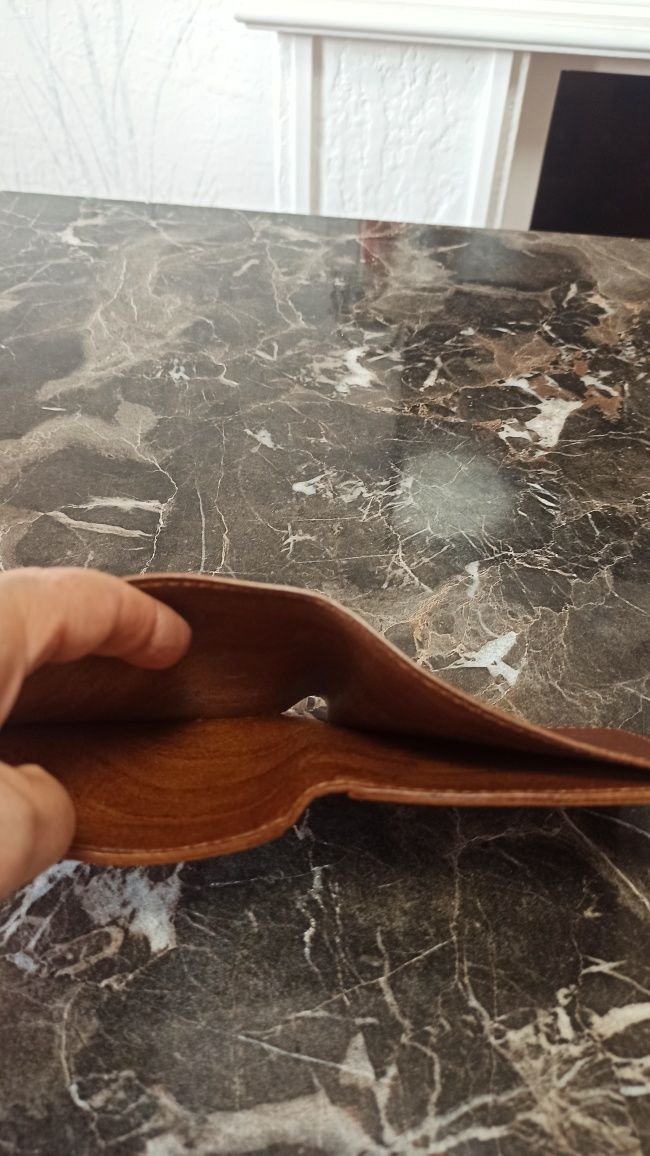 Продаются кожаные кошельки.