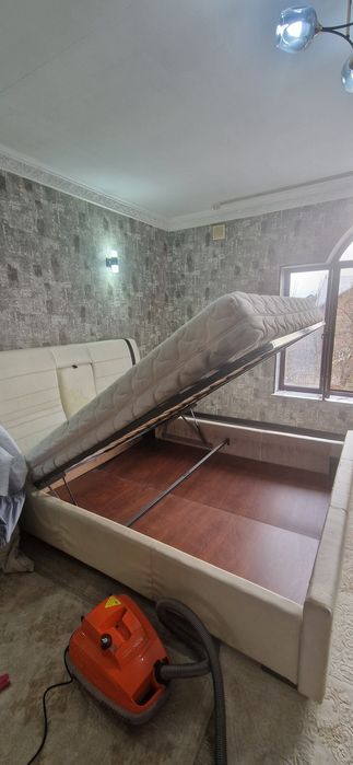 Прдаеться кровать с матрасом