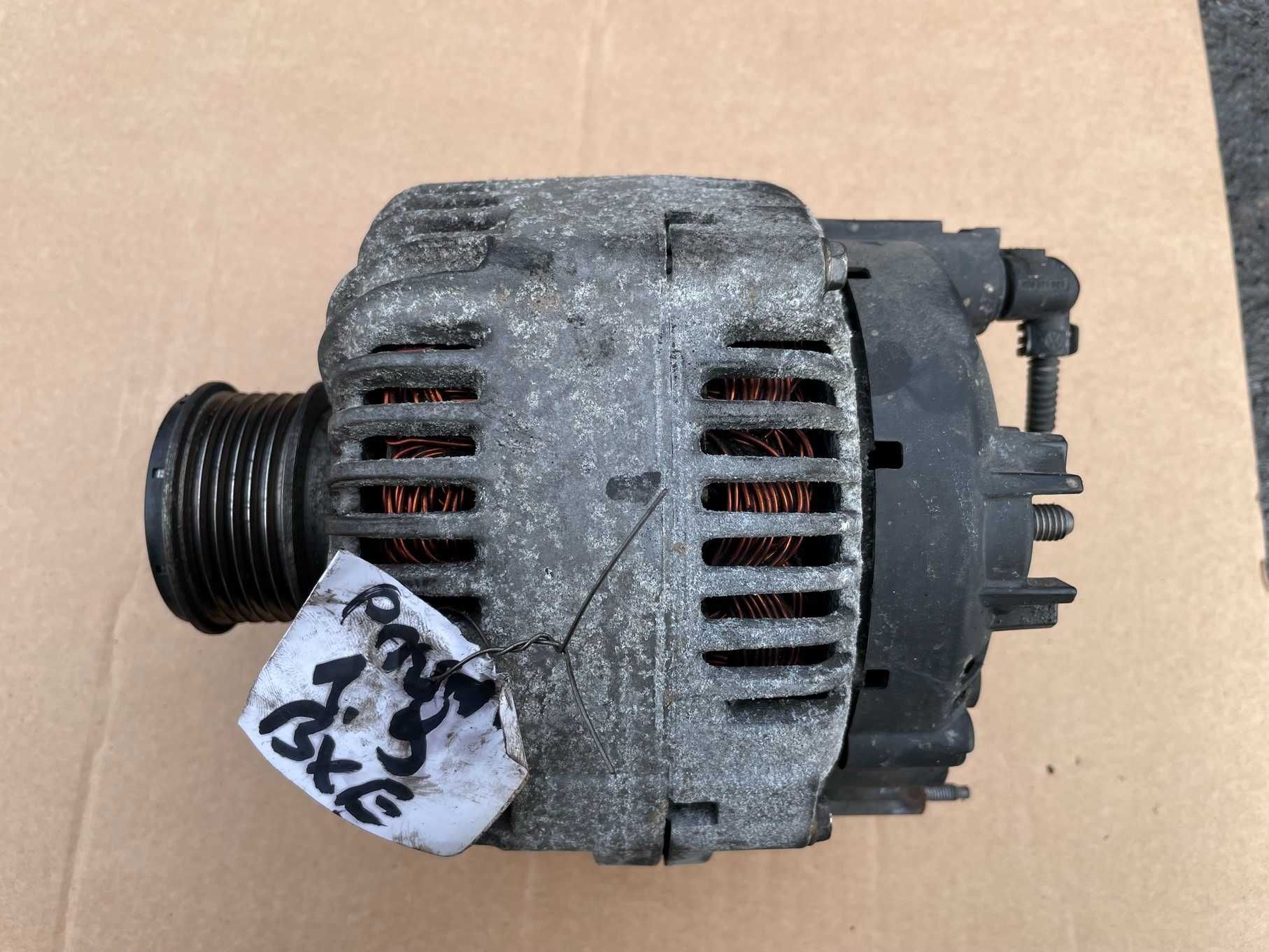 Alternator Volkswagen Passat B6 1.9 TDI 105 Cp BXE 021903026 L