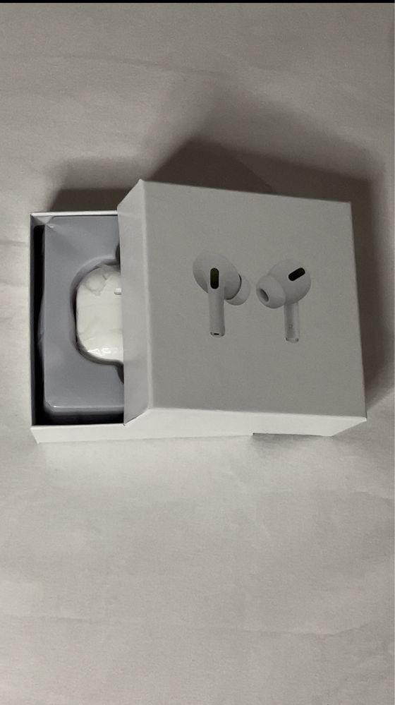 AirPods наушники