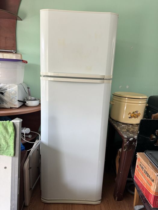 Холодильник Vestel