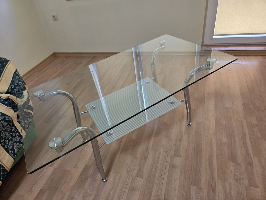 Стъклена холна масичка