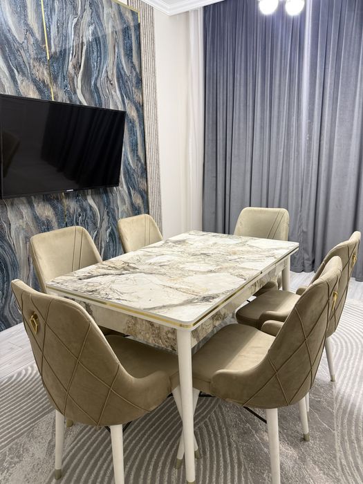 Стол и стулья б/у