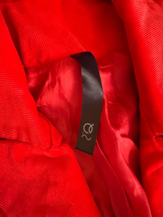 Дамски официален костюм