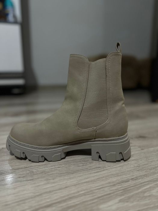 Ежедневни дамски боти:удобни, топли, меки, красив неангажиращ цвят