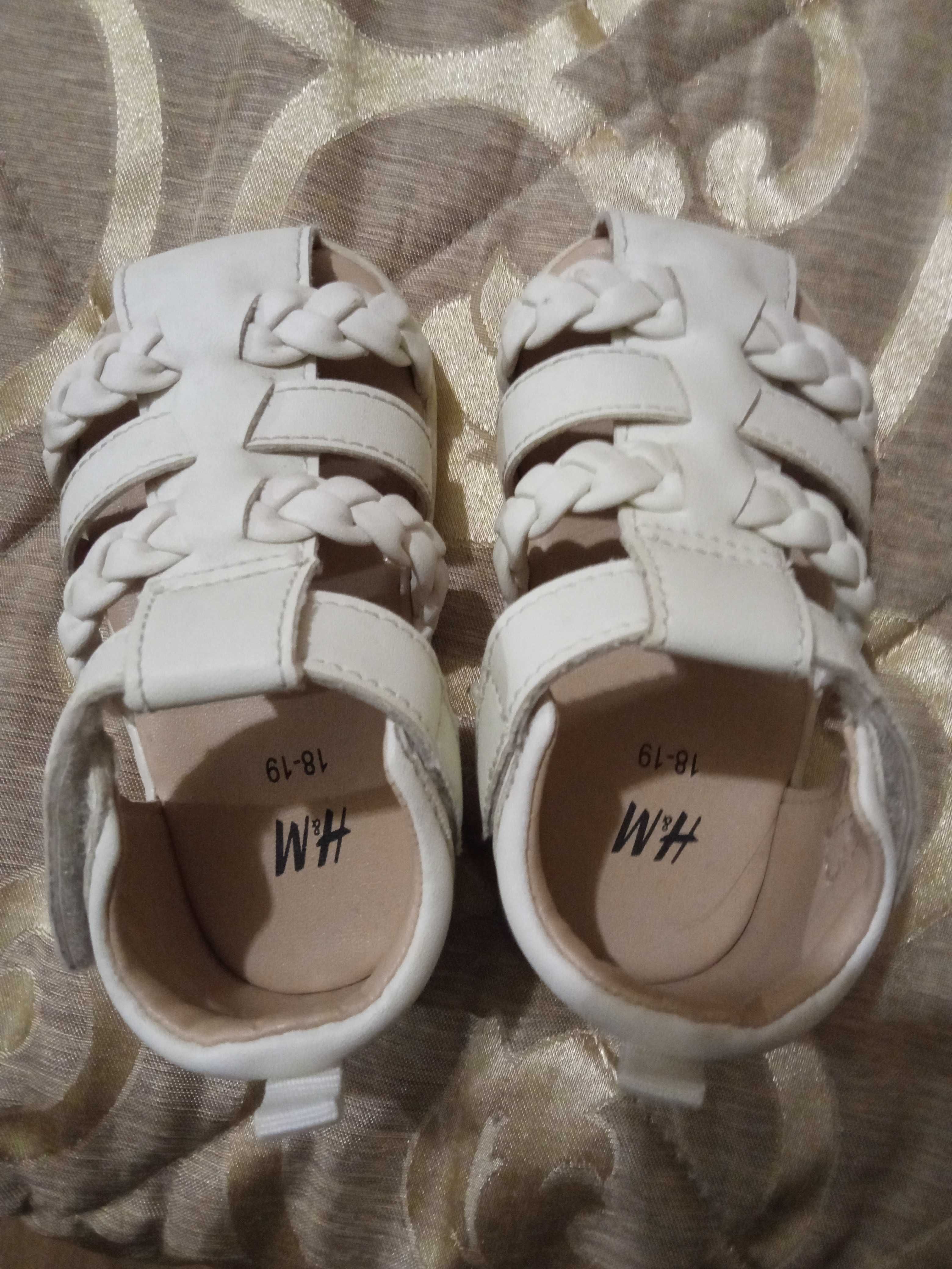 Рокля за бебе H&M + подарък сандали