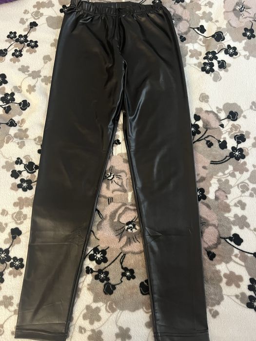 colanti de piele, nu sunt purtati