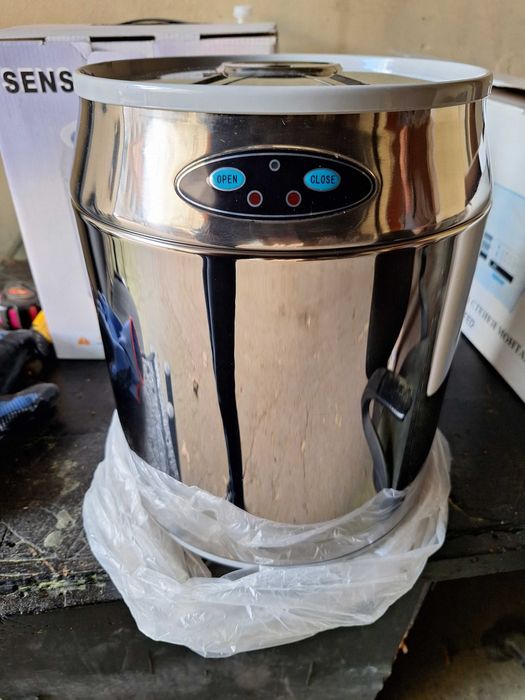 Кош за боклук със сензор