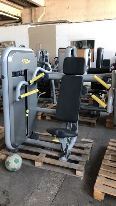 Depozit aparate fitness technogym