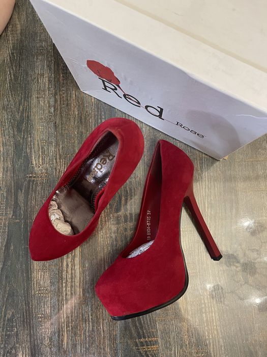 Продам женский туфли