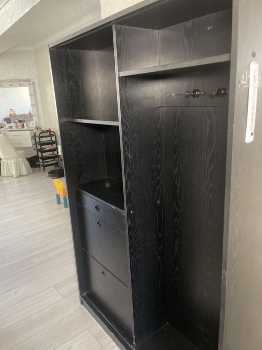 Продам прихожую Б/У