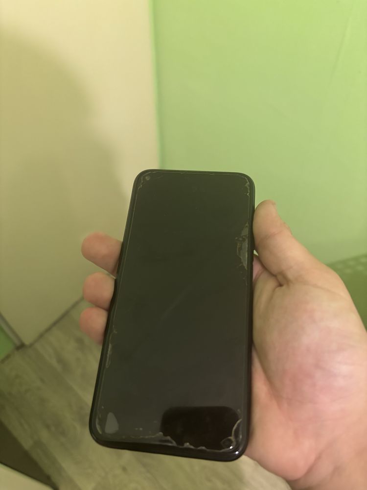 Продавам телефон Huawei p40 lite