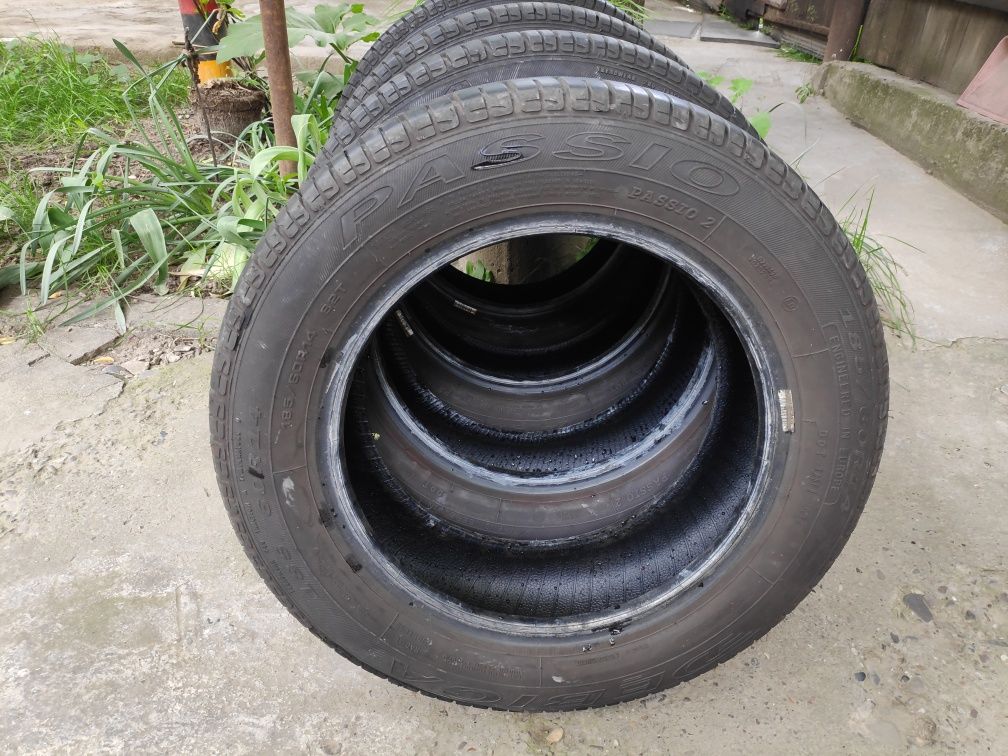 Vând 4 Anvelope Vara 185/60 R14 82T