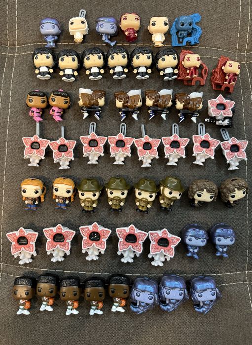 Vand sau schimb figurine kinder joy stranger things