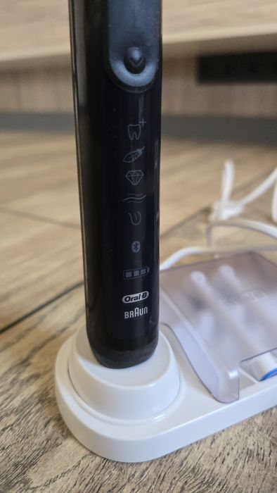 Електрическа четка за зъби Braun Oral B Genius 9000