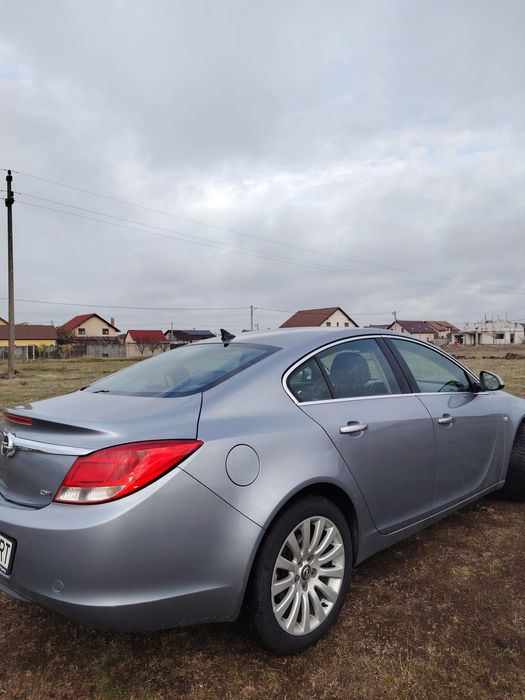 Vând Opel Insignia