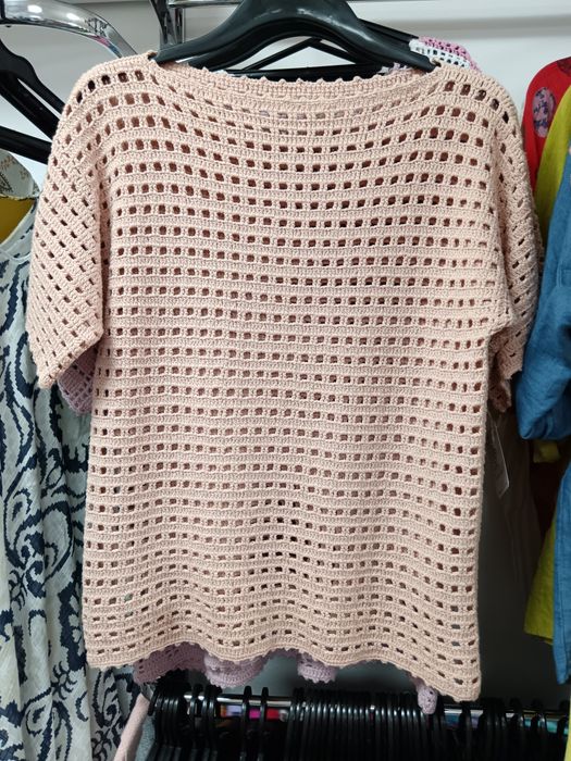 Стил и комфорт-авторски блузи за топлите дни. е