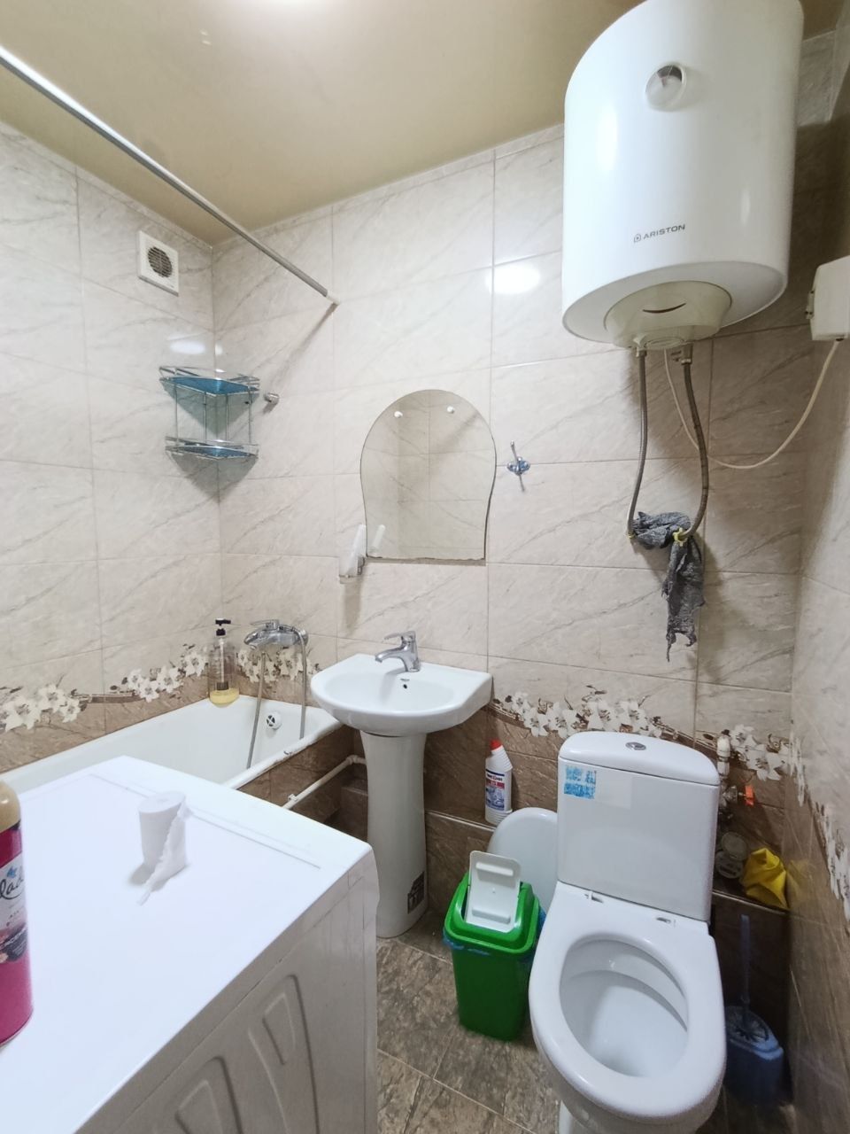 Срочно продаётся 2 комната на 1 этажеБогишамол