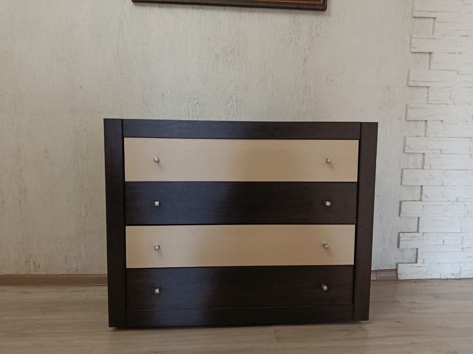 Продам комод в отличном состоянии .