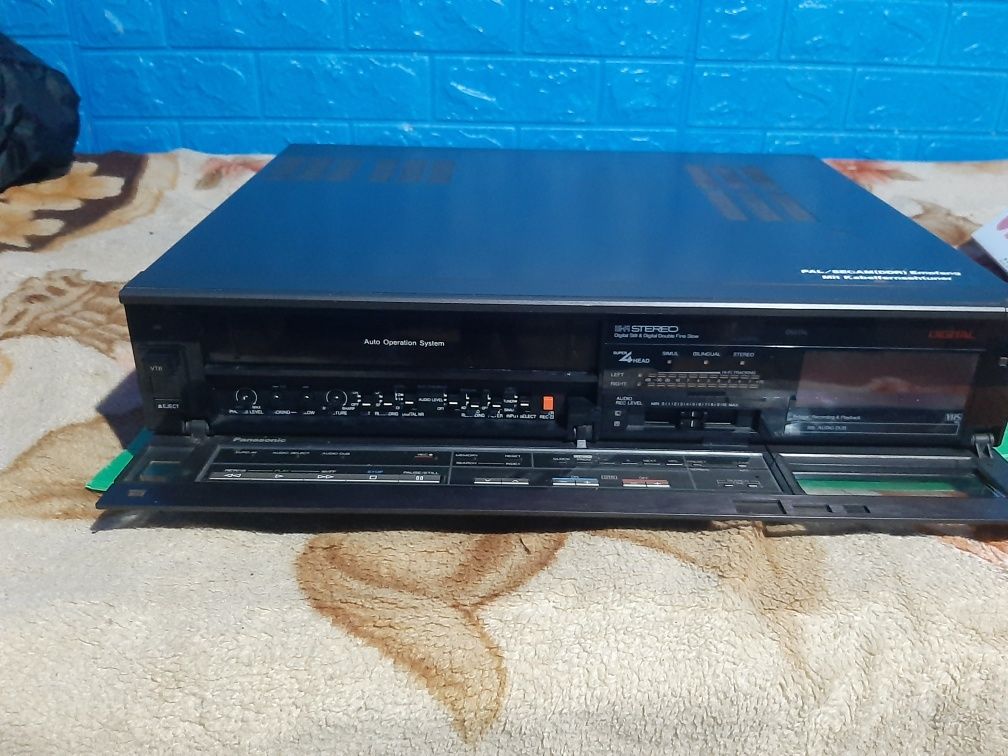 Vând videorecorder panasonic Nv-D80EG stereo în stare bună