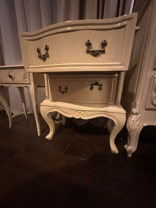 Mobilier din lemn masiv, stil baroc, 2 fotolii + 3 comode, stare buna!