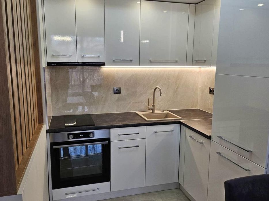 Дава се под наем Двустаен апартамент в Пловдив, Център - 76 кв.м за 700 € - Снимка #2