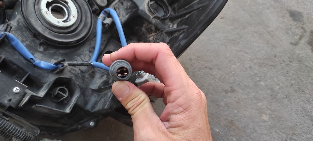 Land cruiser б\у правая сторона фара