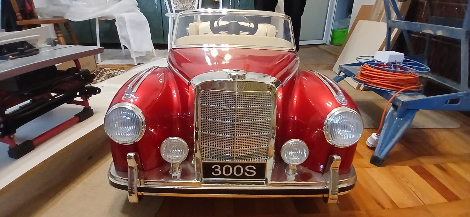 Mașină electrică Mercedes Benz 300S RETRO - Roșu