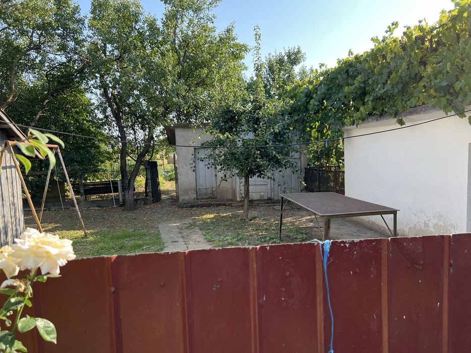 Casa de vanzare, Localitatea Apa