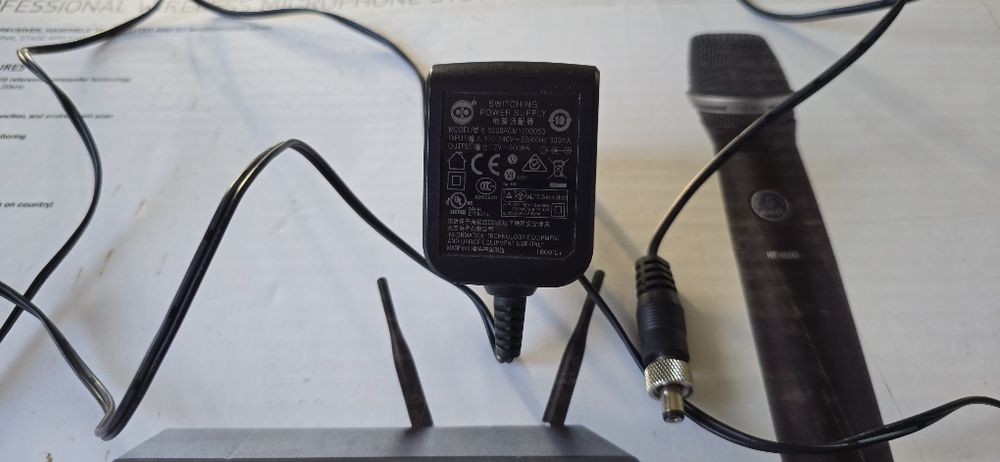 AKG WMS4500 само приемника микрофона е прецакан.