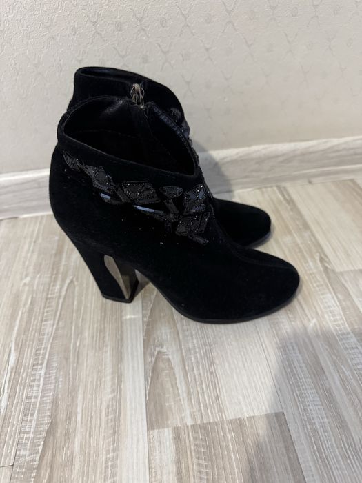 Продам женские ботильоны