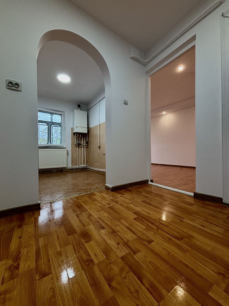 Apatrament cu 2 camere, nemobilat
