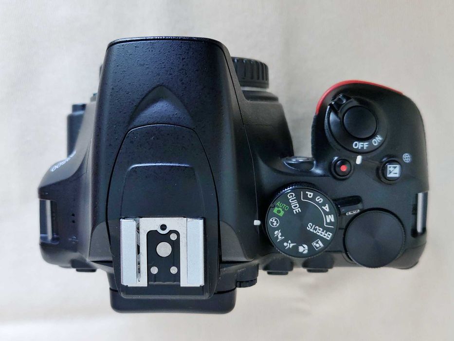 Фотоапарат Nikon D3500 + AF-S DX NIKKOR 18-105mm f/3.5-5.6G ED VR