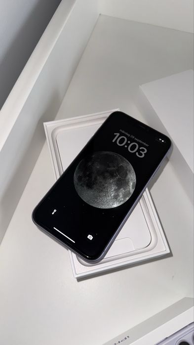 iPhone 11 purple 64GB + Apple Watch SE 40 mm слушалки и зарядно айфон