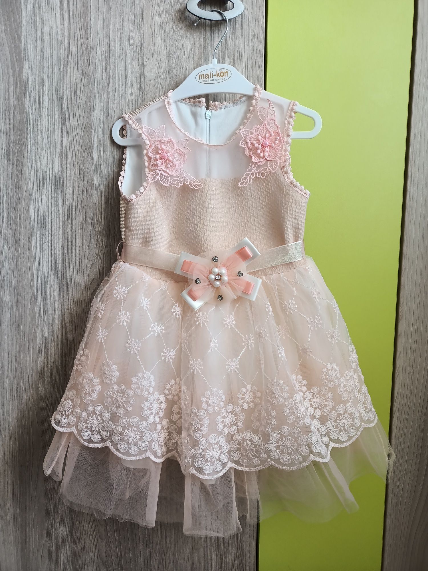 Платье детское продам