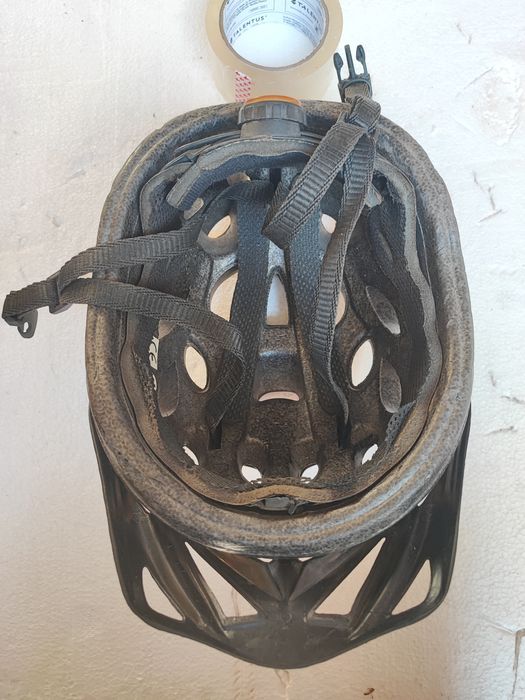 Vând cască protectie bicicliști marime L , bărbați , reglabilă