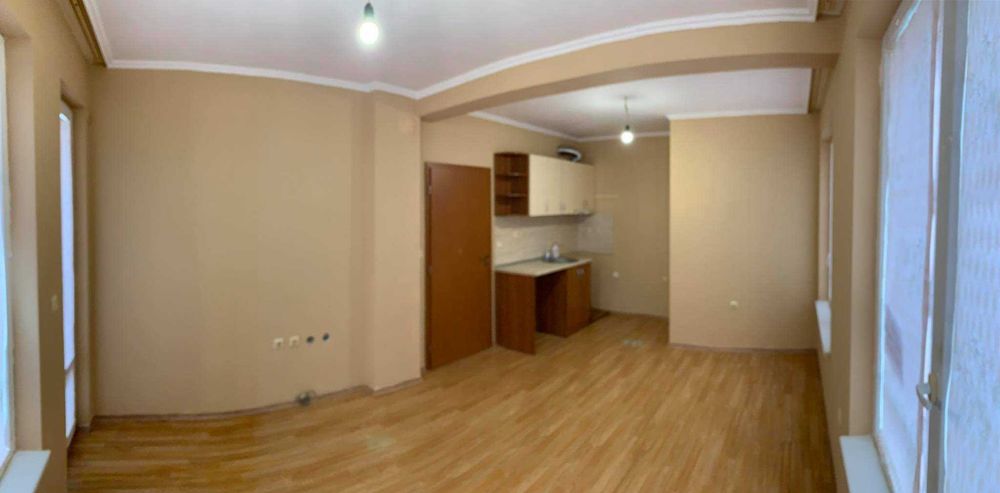 Дава се под наем Двустаен апартамент в Бургас, Център - 55 кв.м за 204 € - Снимка #2