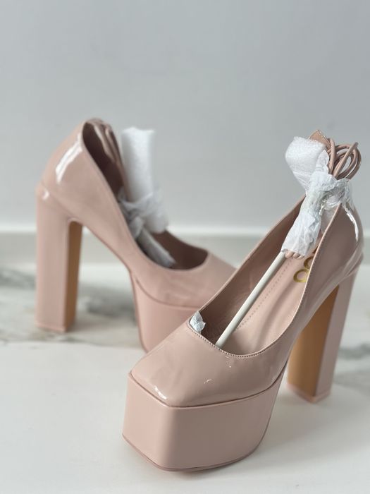 Елегатни дамски обувки на ток