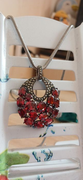 Продам кулон серебро, гранат .