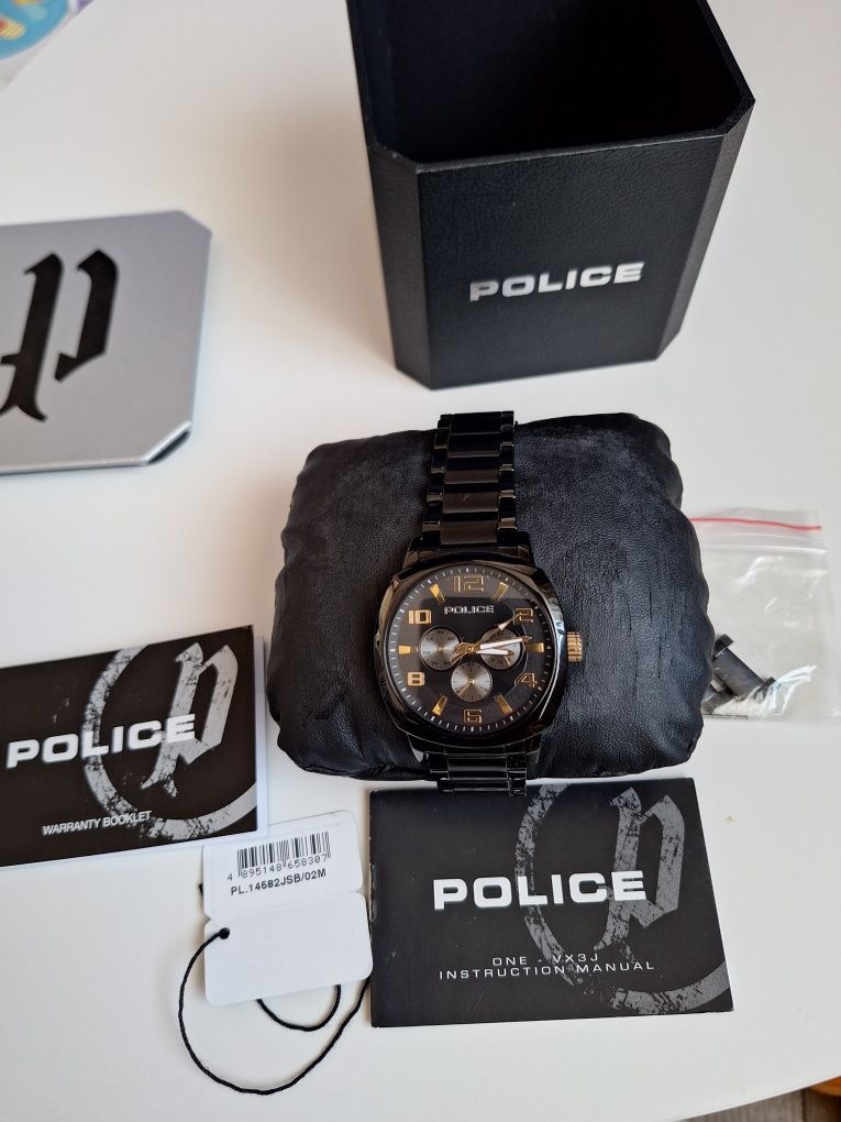 Часовник Police  като Нов