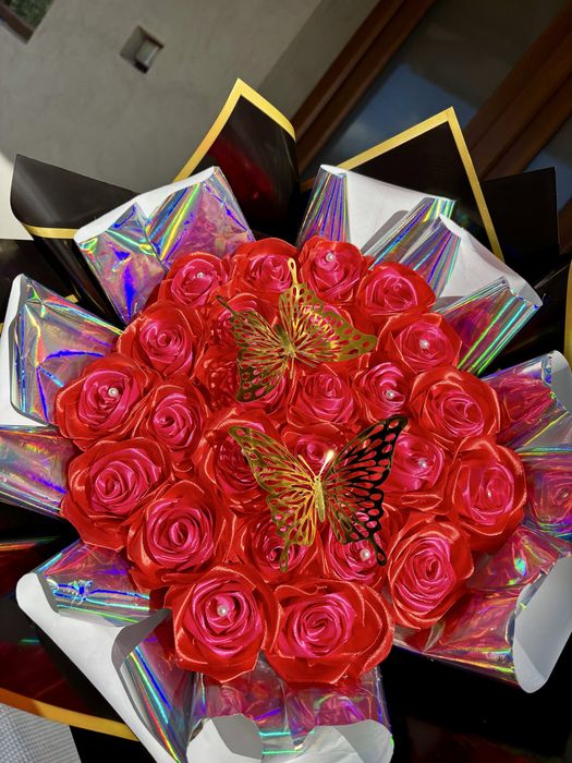 Buchet trandafiri satin