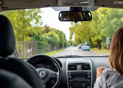 Ayol instruktor ham mehanika ham avtomat