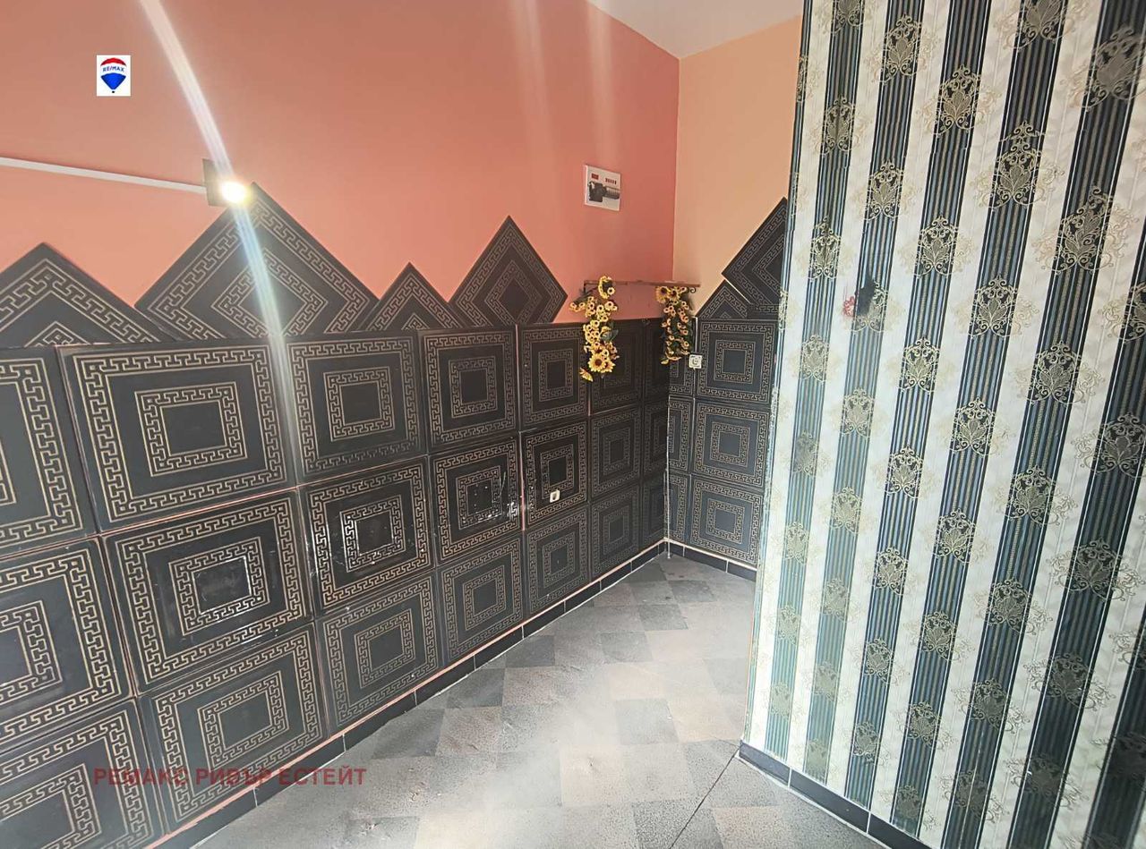 Продава се Магазин в Русе, Широк център - 7 кв.м за 1615 €/кв.м - Снимка #2